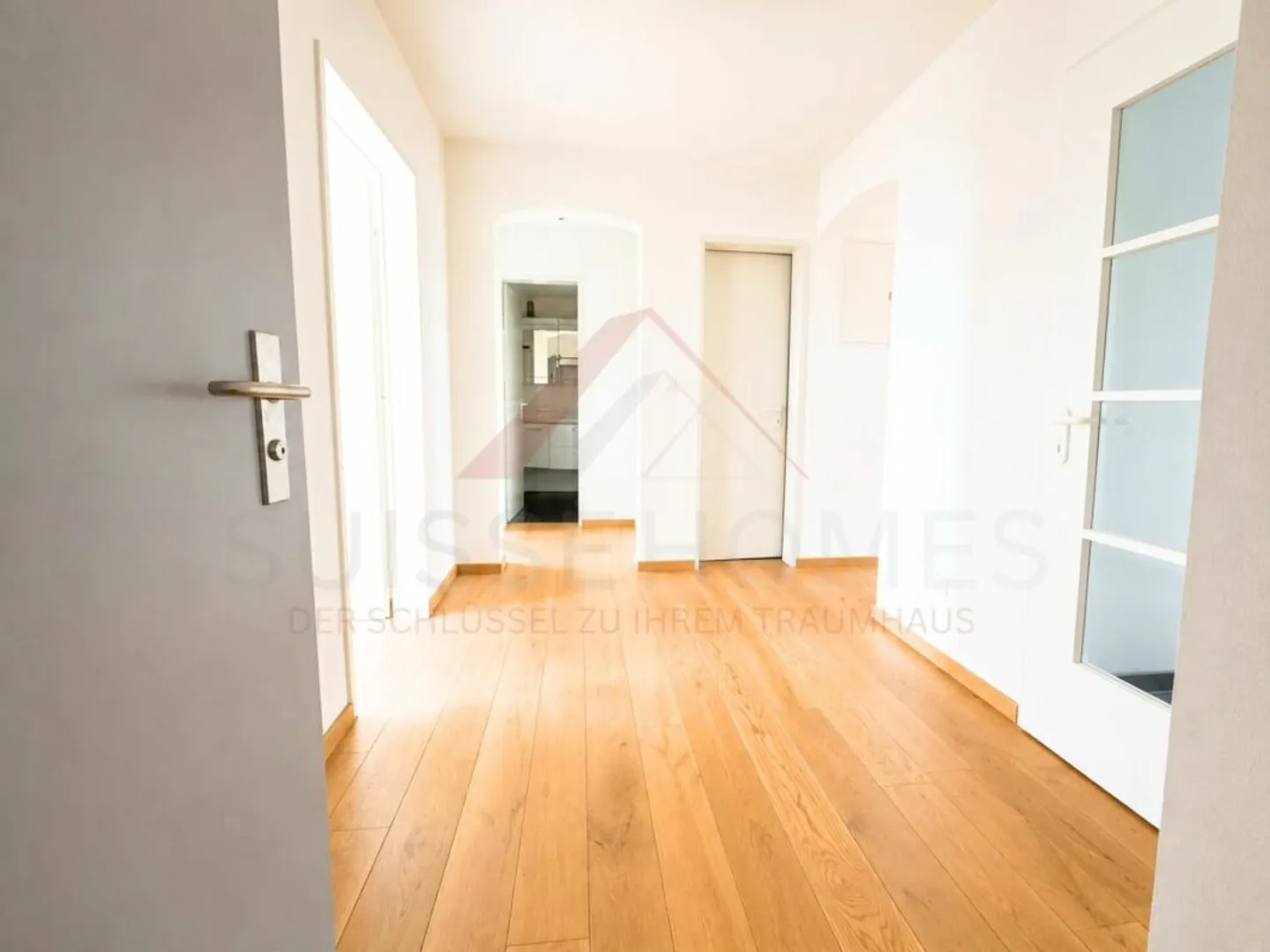 Spacious 4.5-room maisonette apartment with gallery and fireplace in 8603 Schwerzenbach - Photo 2 of 15