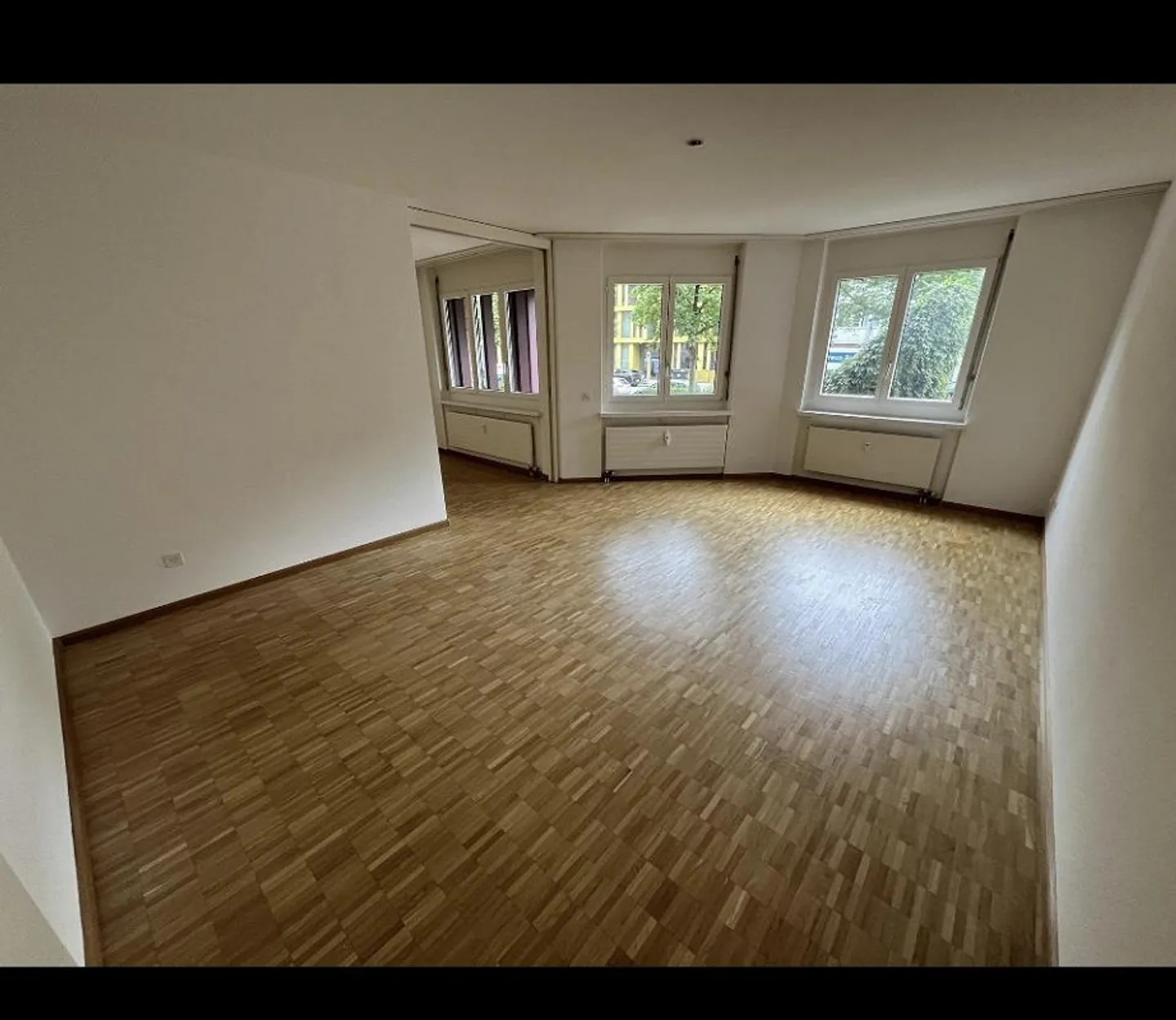 Spacious 3.5-Room Apartment - Photo 10 of 11