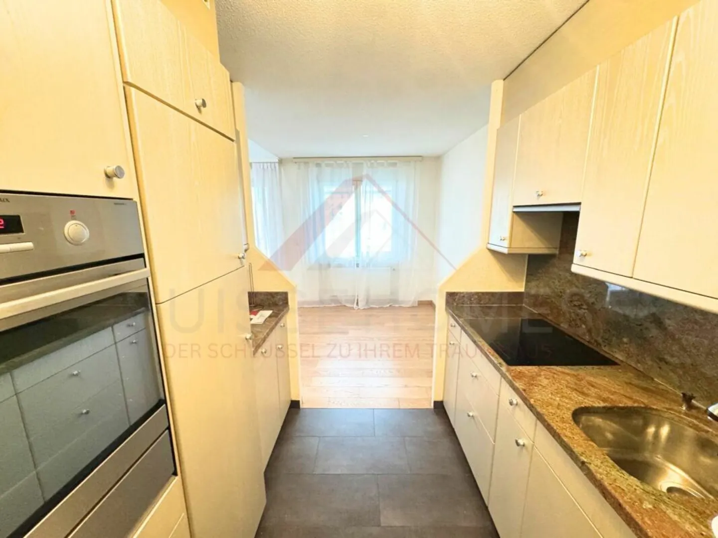 Spacious 4.5-room maisonette apartment with gallery and fireplace in 8603 Schwerzenbach - Photo 7 of 15