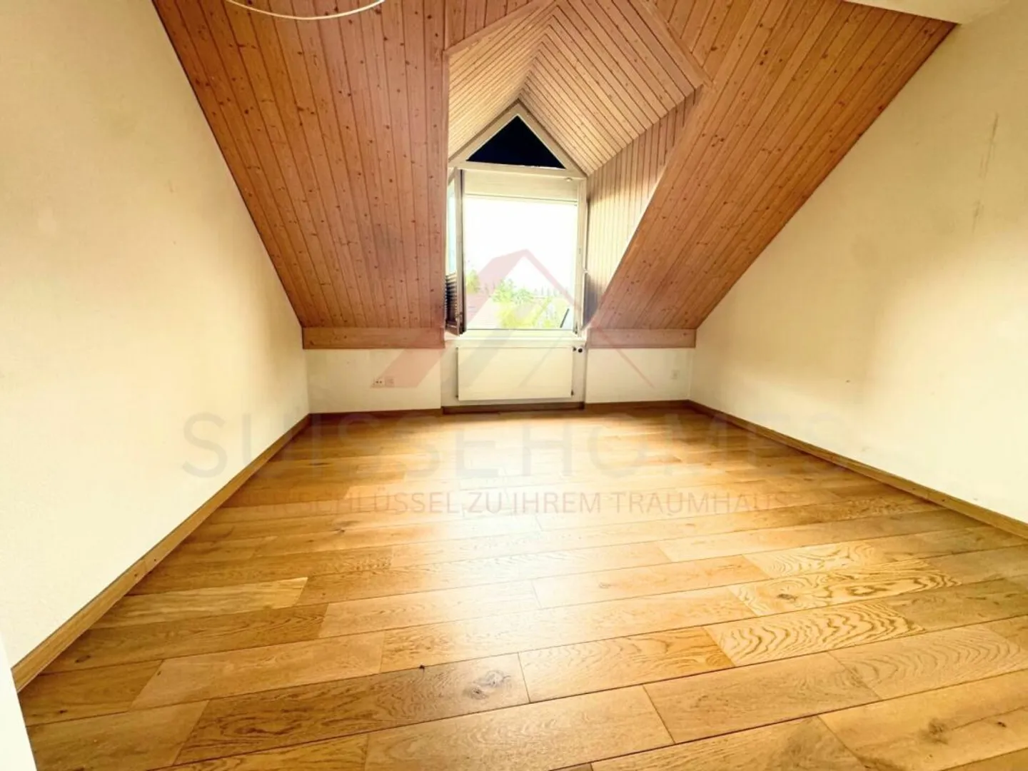 Spacious 4.5-room maisonette apartment with gallery and fireplace in 8603 Schwerzenbach - Photo 8 of 15