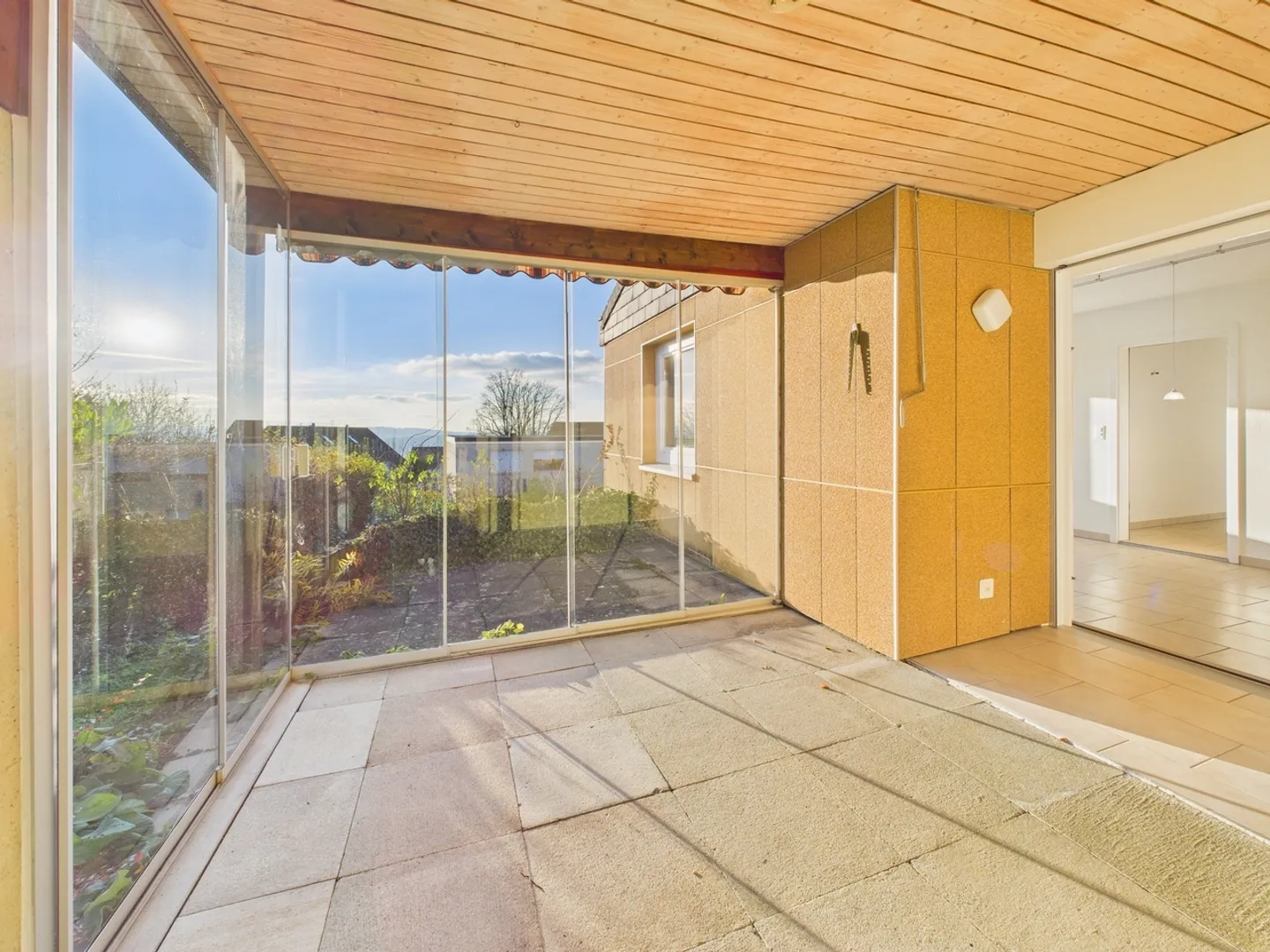 Charming 6.5-room terraced house with beautiful winter garden in Bellikon, Canton AG - Photo 12 of 13