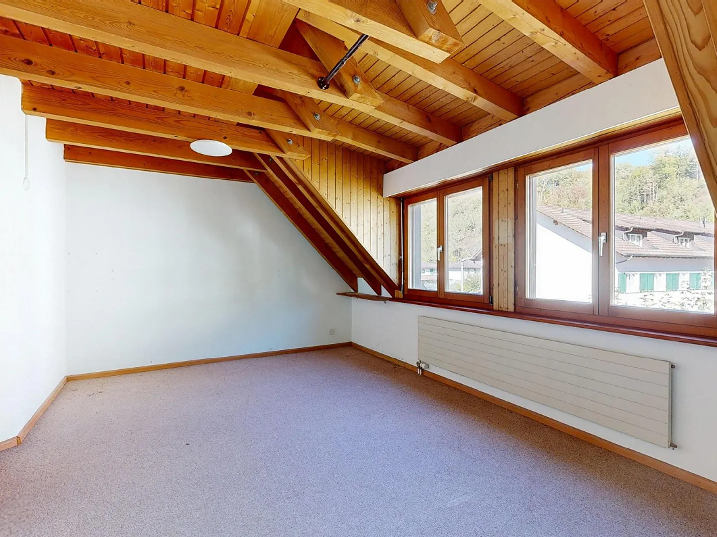 5.5-Room Middle House with Versatile Space Offer - Photo 4 of 7