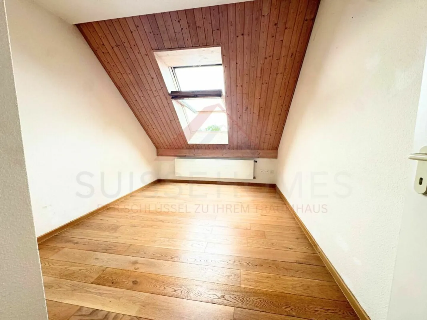 Spacious 4.5-room maisonette apartment with gallery and fireplace in 8603 Schwerzenbach - Photo 9 of 15