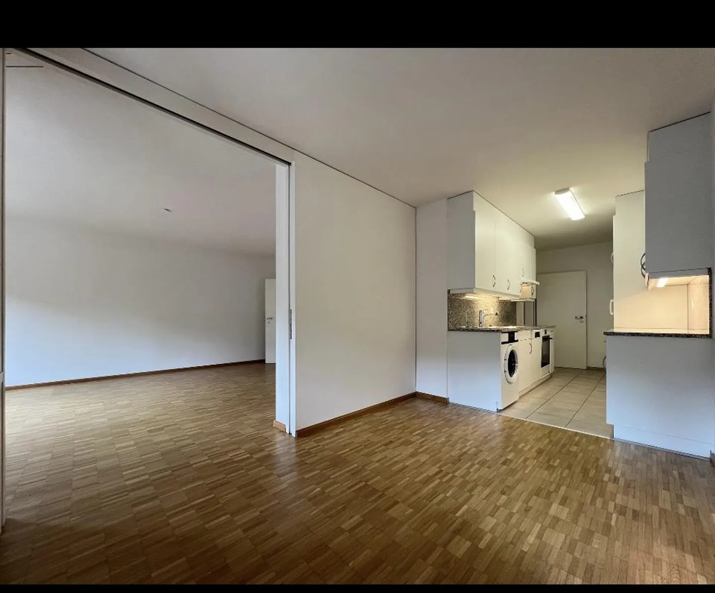 Spacious 3.5-Room Apartment - Photo 8 of 11