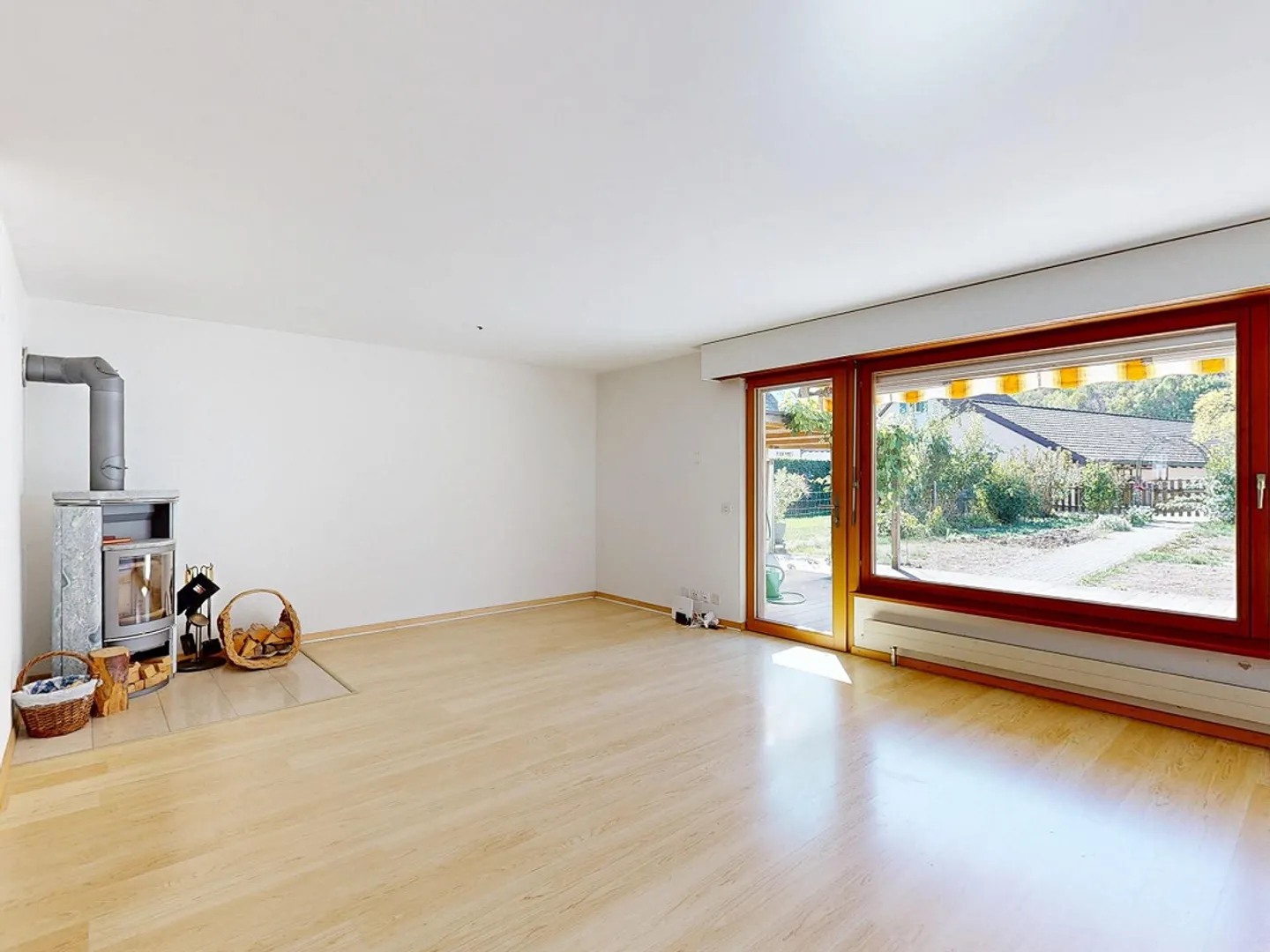 5.5-Room Middle House with Versatile Space Offer - Photo 2 of 7