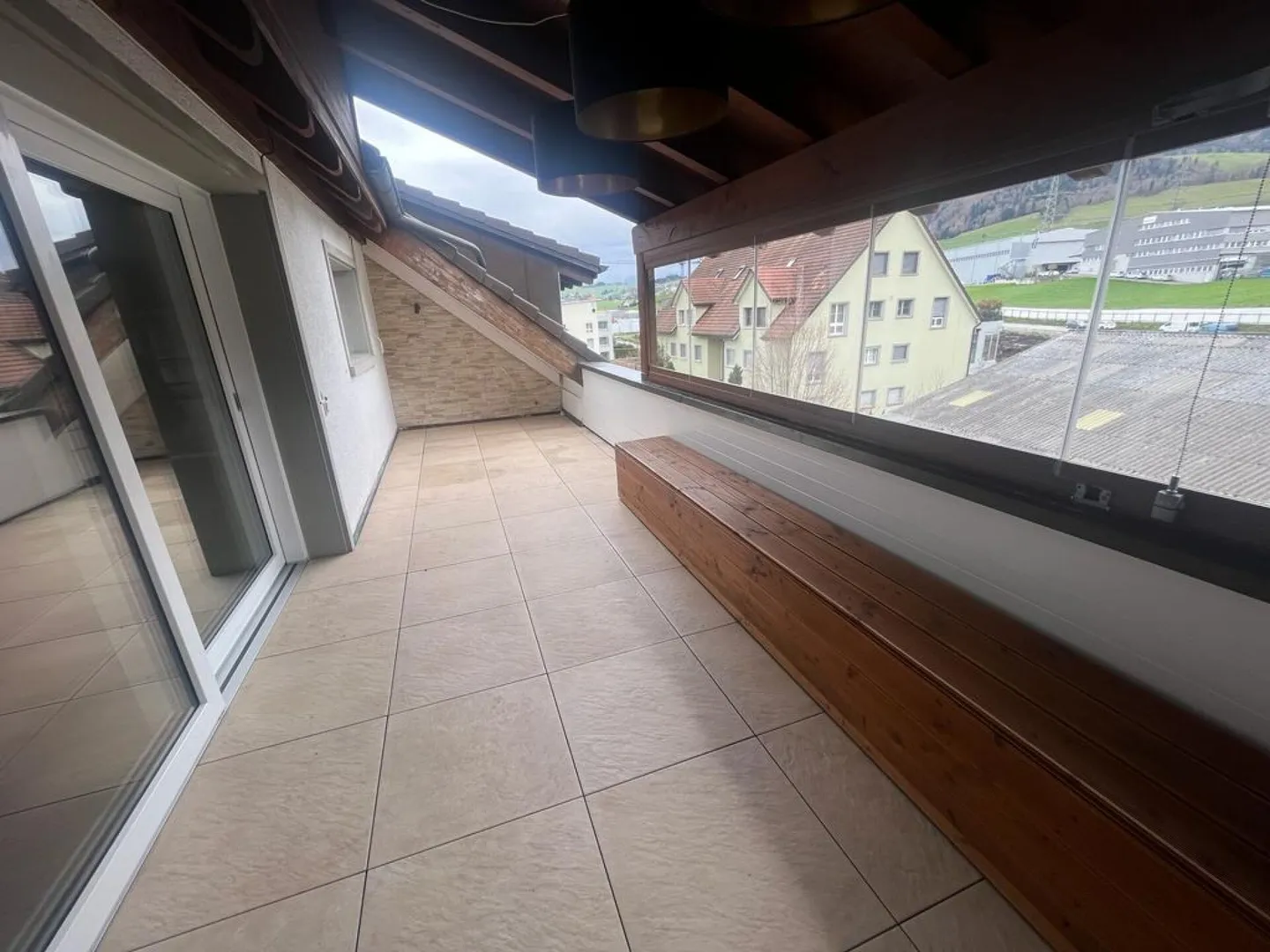 Moderno appartamento duplex/maisonette di 5,5 stanze con balcone soleggiato! - Foto 3 di 14