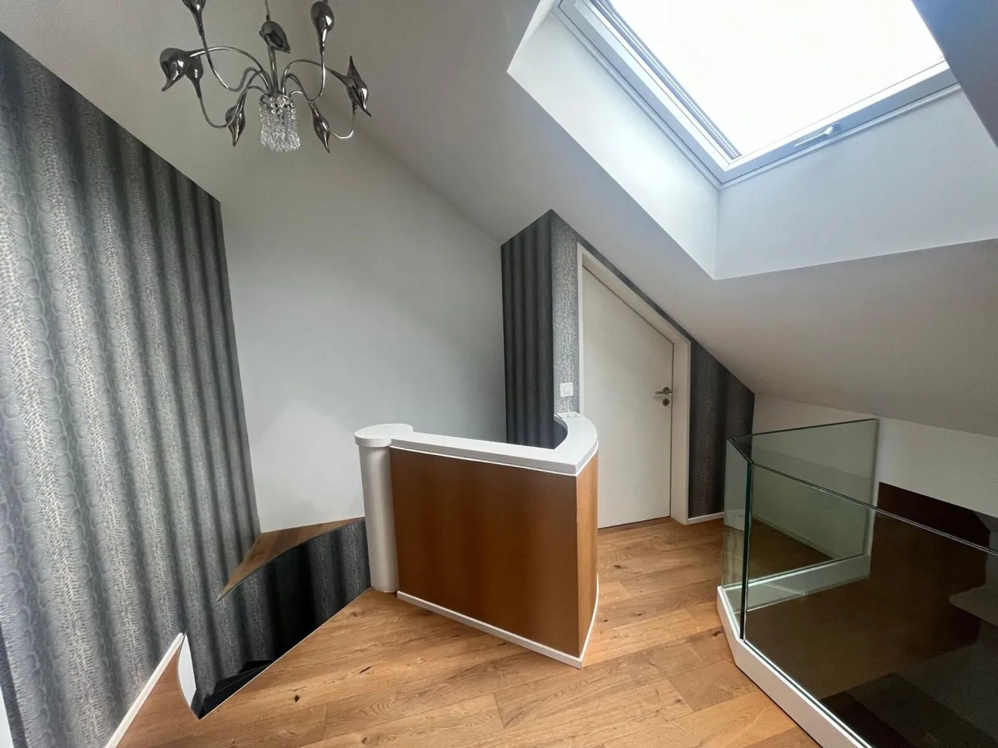 Moderno appartamento duplex/maisonette di 5,5 stanze con balcone soleggiato! - Foto 8 di 14
