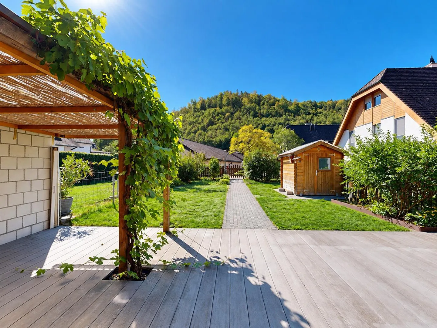5.5-Room Middle House with Versatile Space Offer - Photo 7 of 7