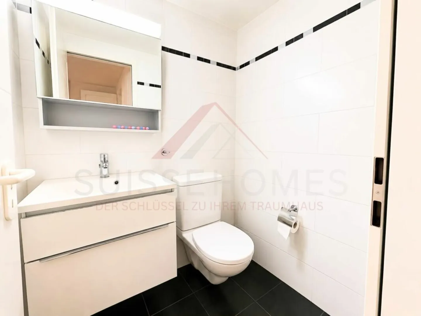 Spacious 4.5-room maisonette apartment with gallery and fireplace in 8603 Schwerzenbach - Photo 14 of 15