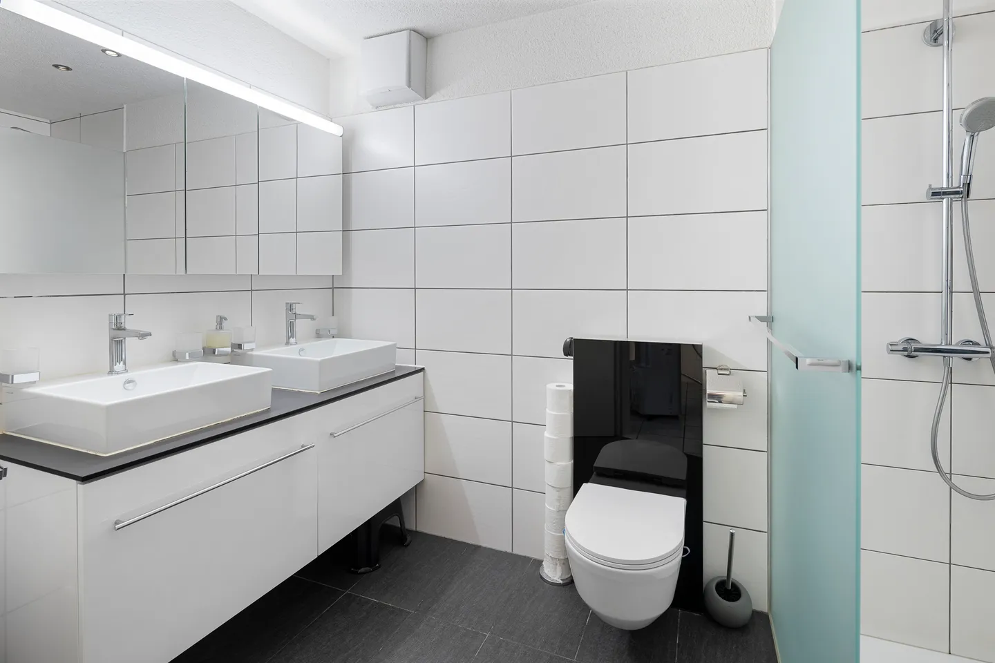 Geräumiges Familienhaus in zentraler Lage - Foto 8 von 12