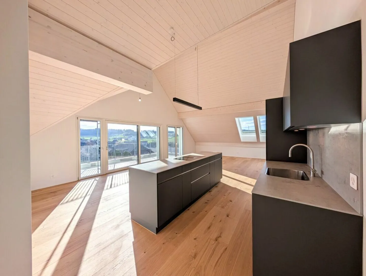 Stilvolle Wohnung mit atemberaubender Aussicht - Foto 1 von 15