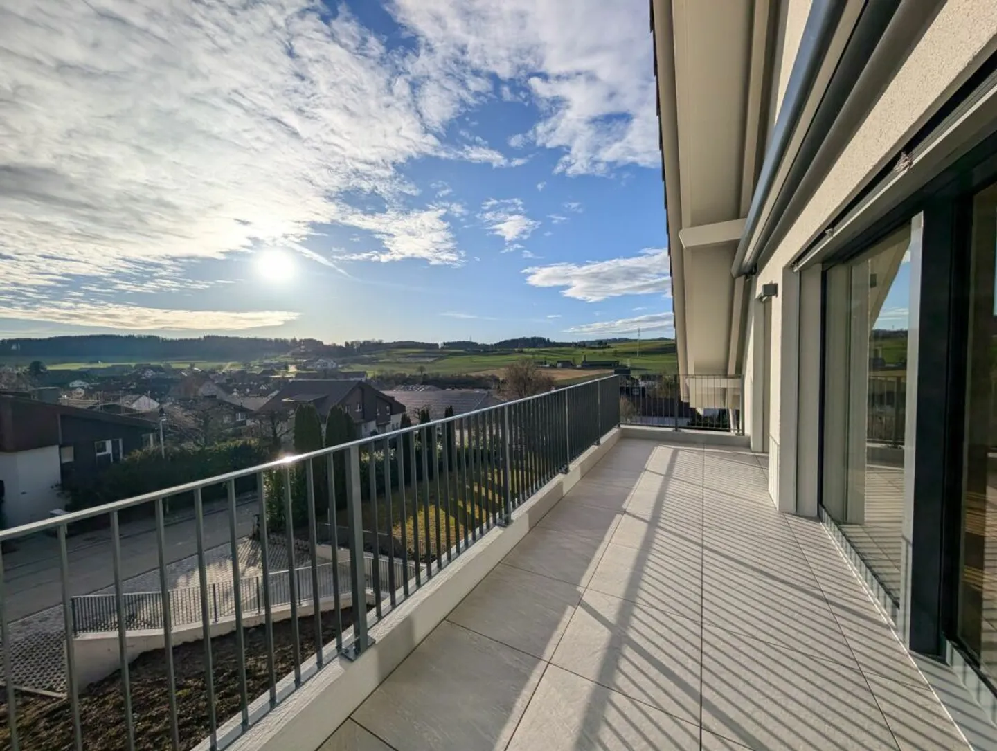 Stilvolle Wohnung mit atemberaubender Aussicht - Foto 2 von 15