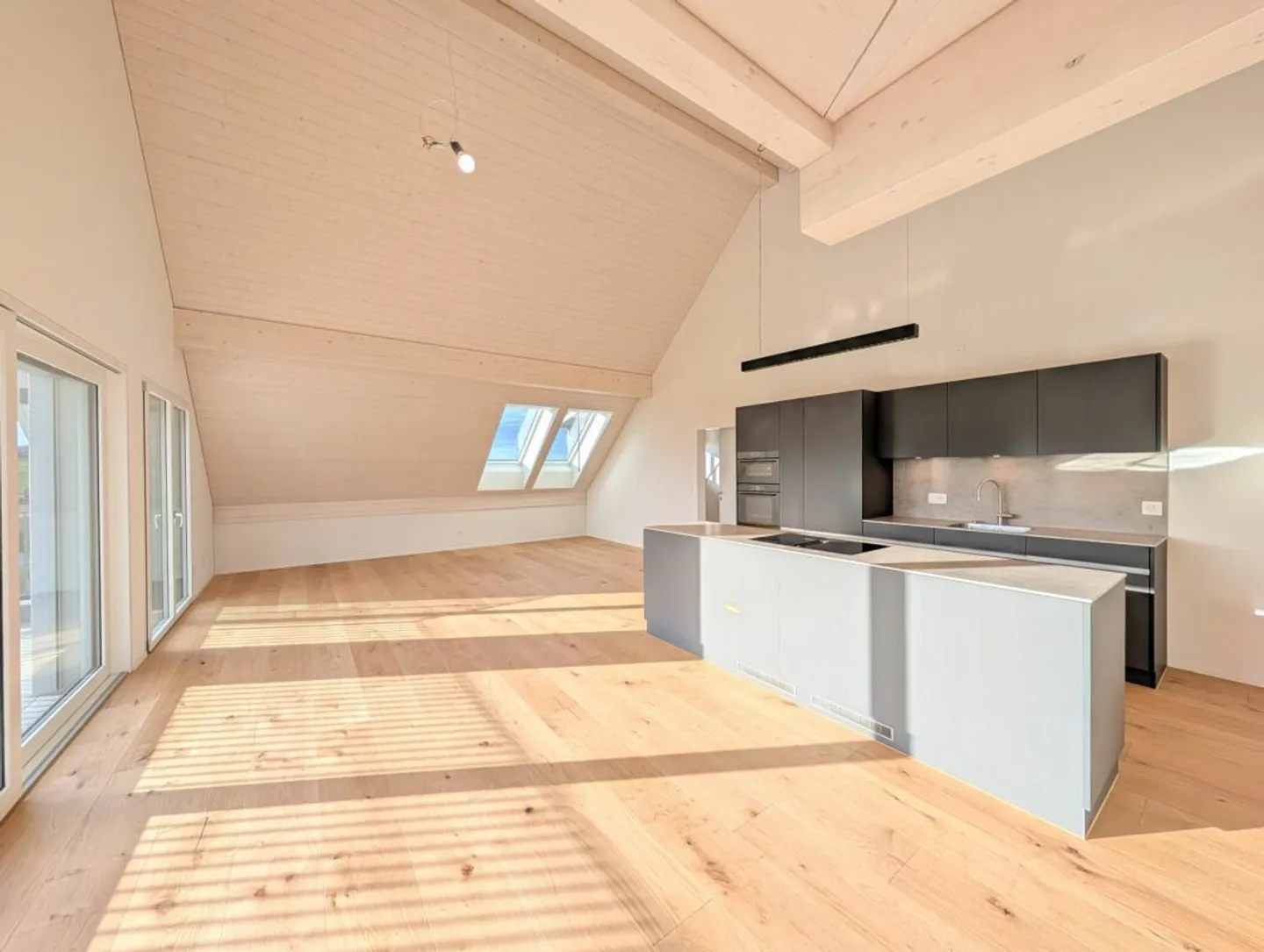 Stilvolle Wohnung mit atemberaubender Aussicht - Foto 4 von 15