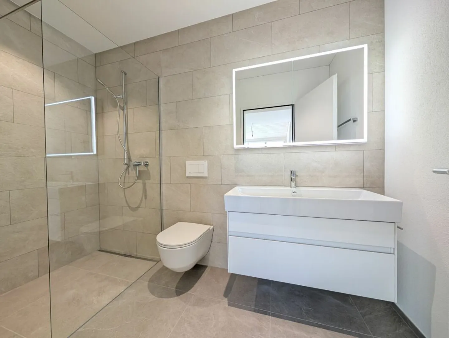 Stilvolle Wohnung mit atemberaubender Aussicht - Foto 10 von 15