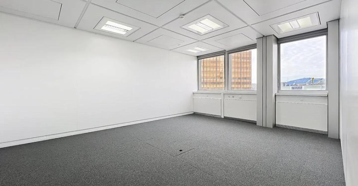 Renovated offices of 161 m2 on the 5th floor - Photo 4 of 7