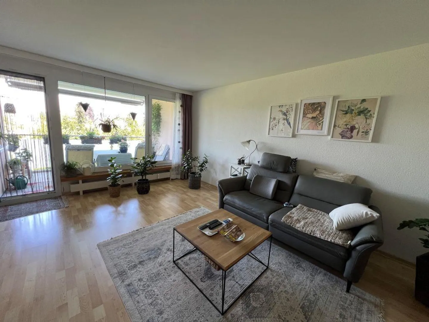 Attractive apartment with a beautiful view of greenery! - Photo 4 of 12