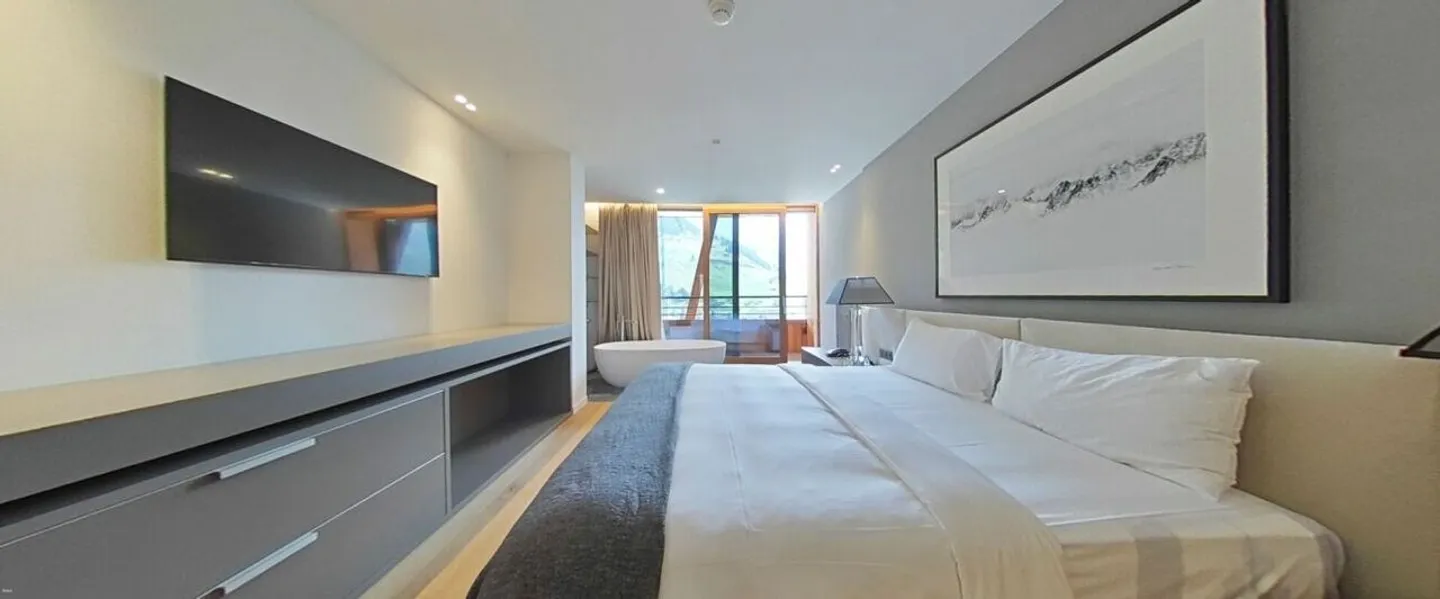 Luxury Penthouse with Mountain Views - Photo 7 of 13