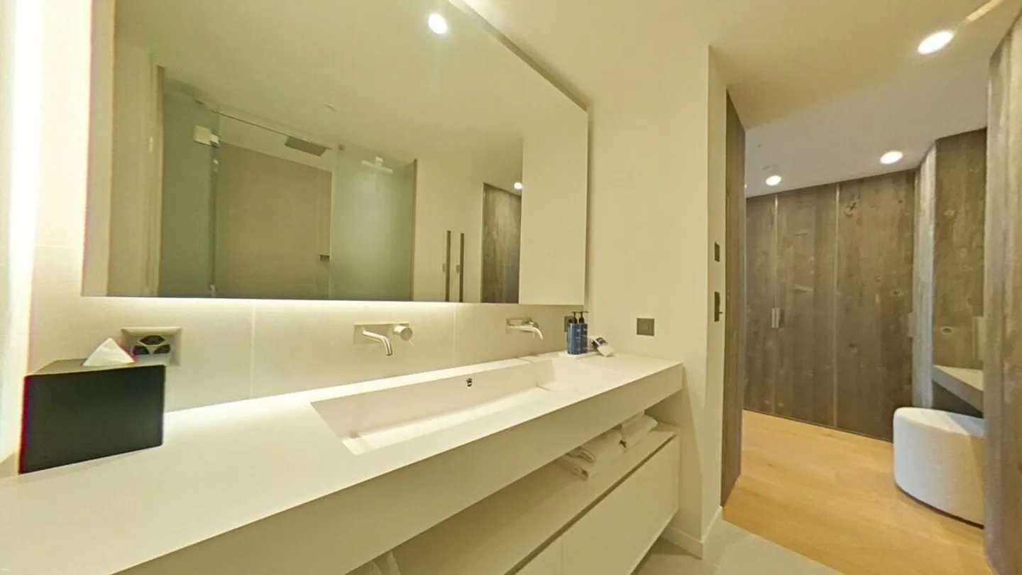 Luxury Penthouse with Mountain Views - Photo 10 of 13