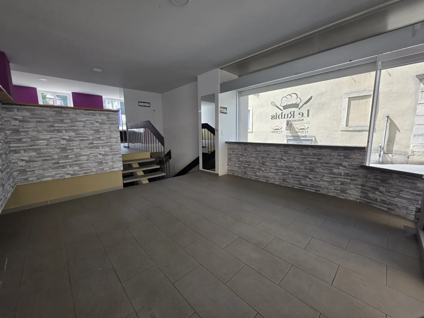 Locale comm. rez Ovest - Foto 1 di 8