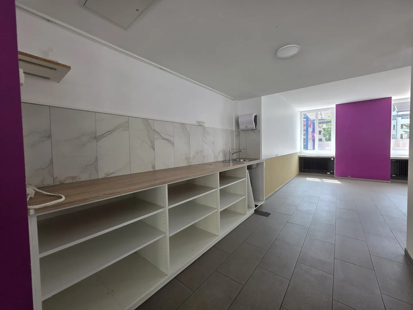 Locale comm. rez Ovest - Foto 2 di 8