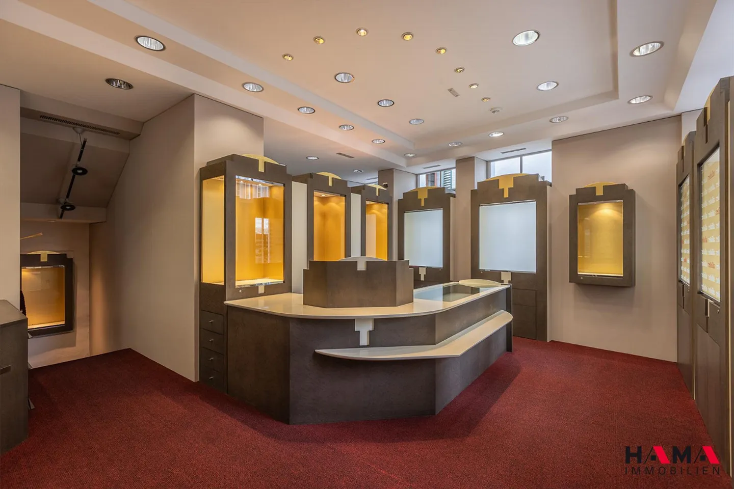 Representative Commercial Spaces in the Old Town of Zofingen - Photo 3 of 12