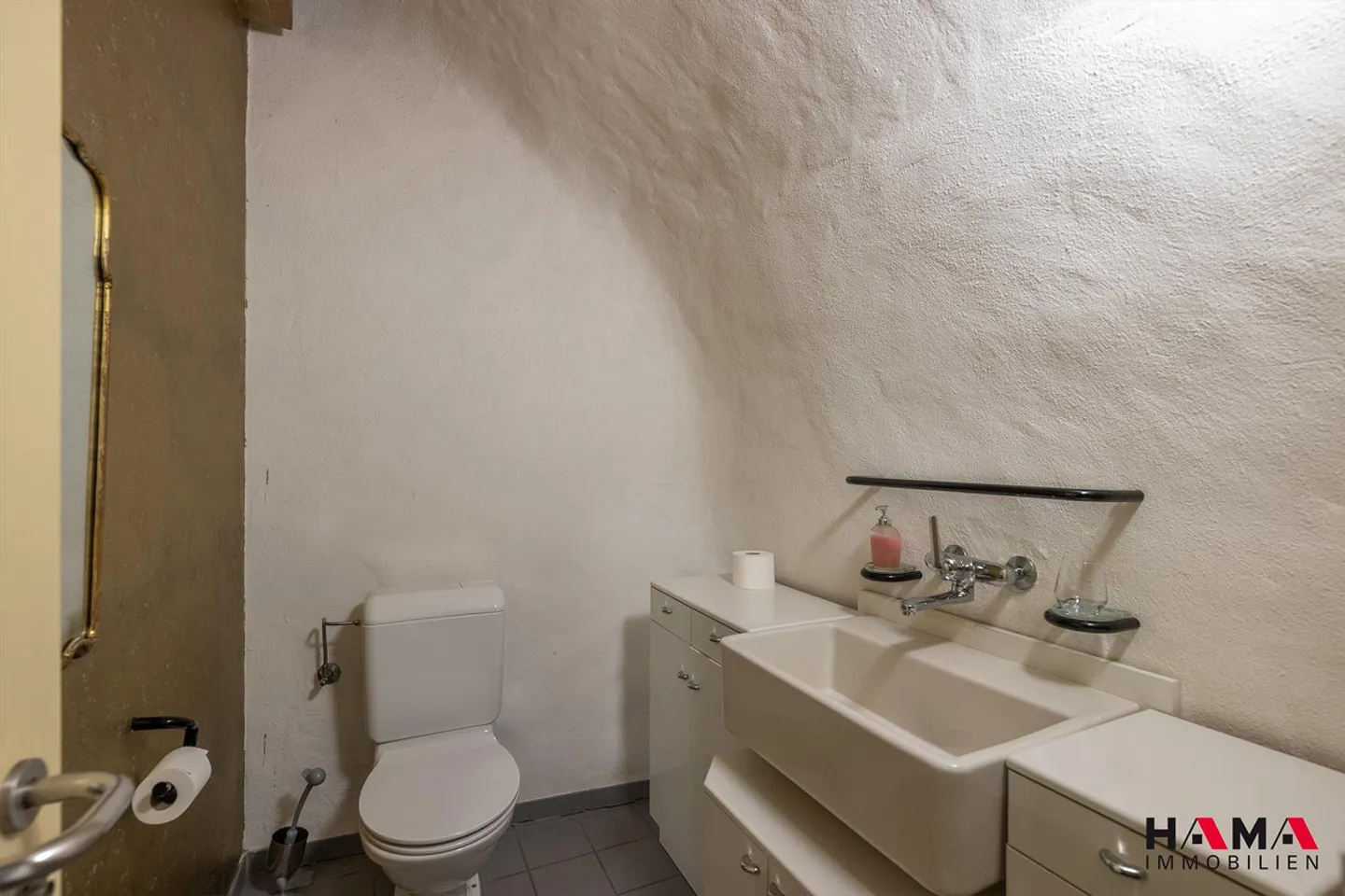 Representative Commercial Spaces in the Old Town of Zofingen - Photo 10 of 12