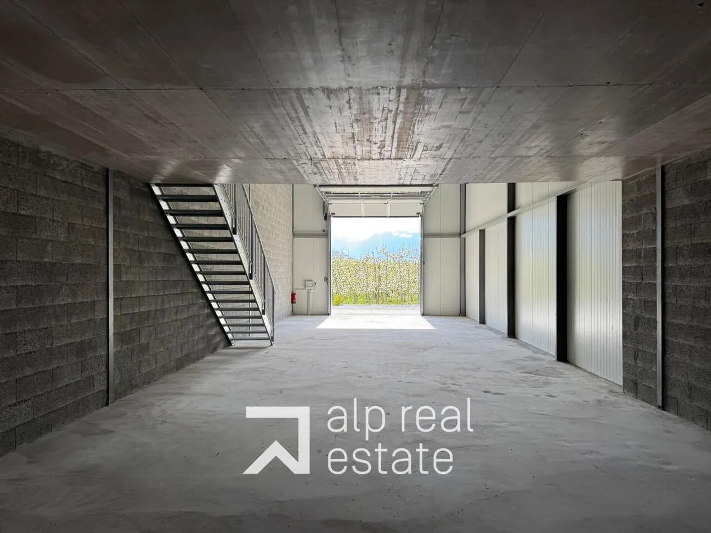 Area modulare di 160 m² – Flessibilità e accessibilità strategica vicino all'A9 - Foto 1 di 6