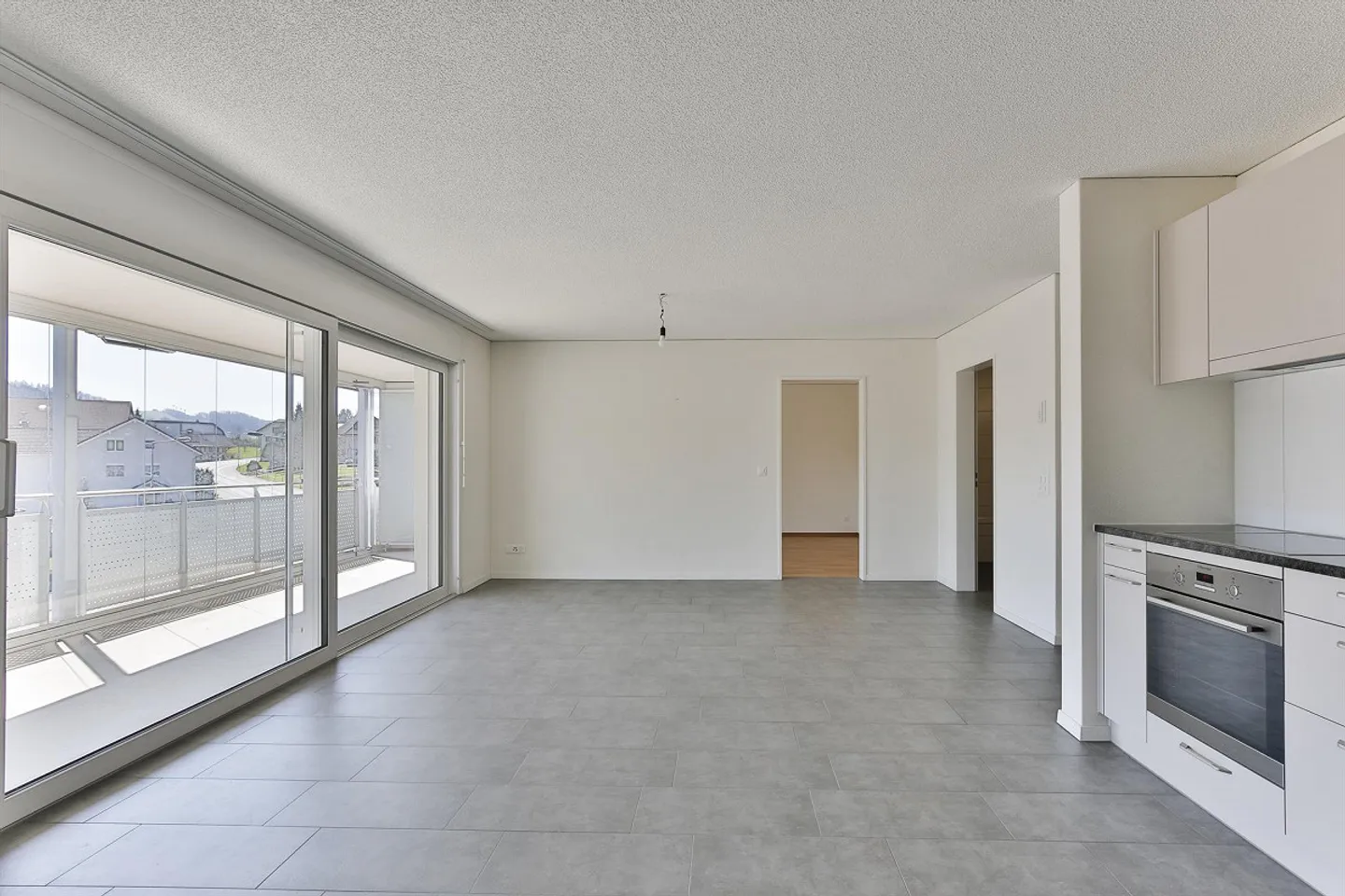 Spacious 2.5-room apartment in a quiet location! - Photo 1 of 11