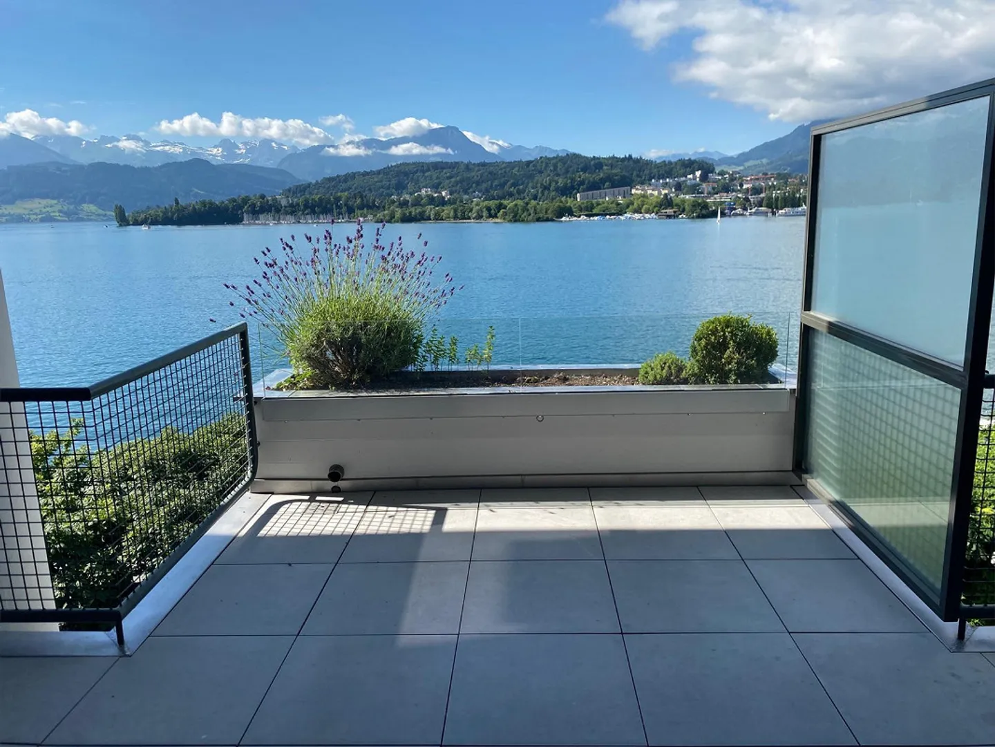 Emplacement de rêve avec vue sur la Haldenstrasse dans la ville de Lucerne - Photo 1 sur 10