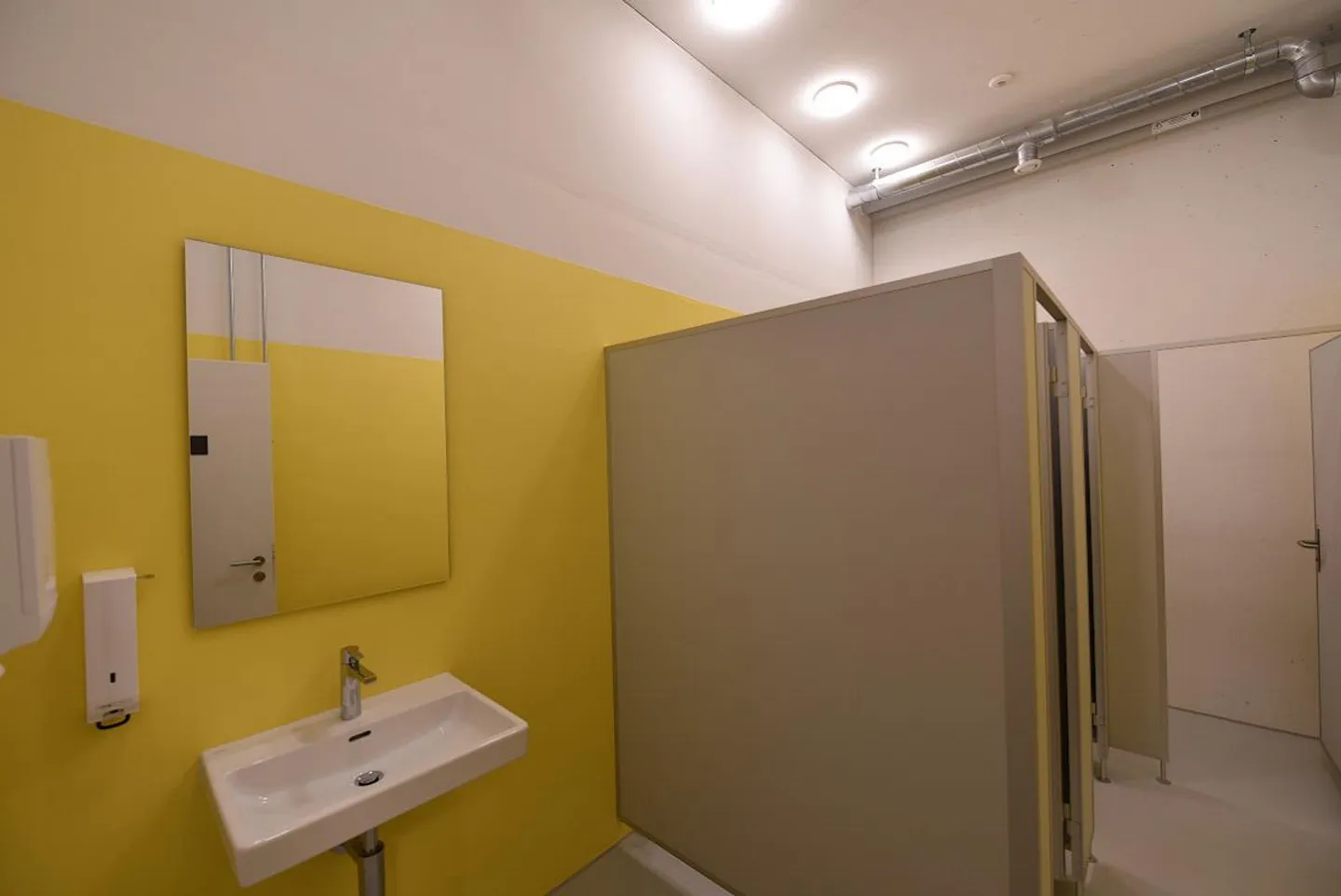 Espaces de bureau et commerciaux attrayants à louer à Sarnen - Photo 7 sur 8