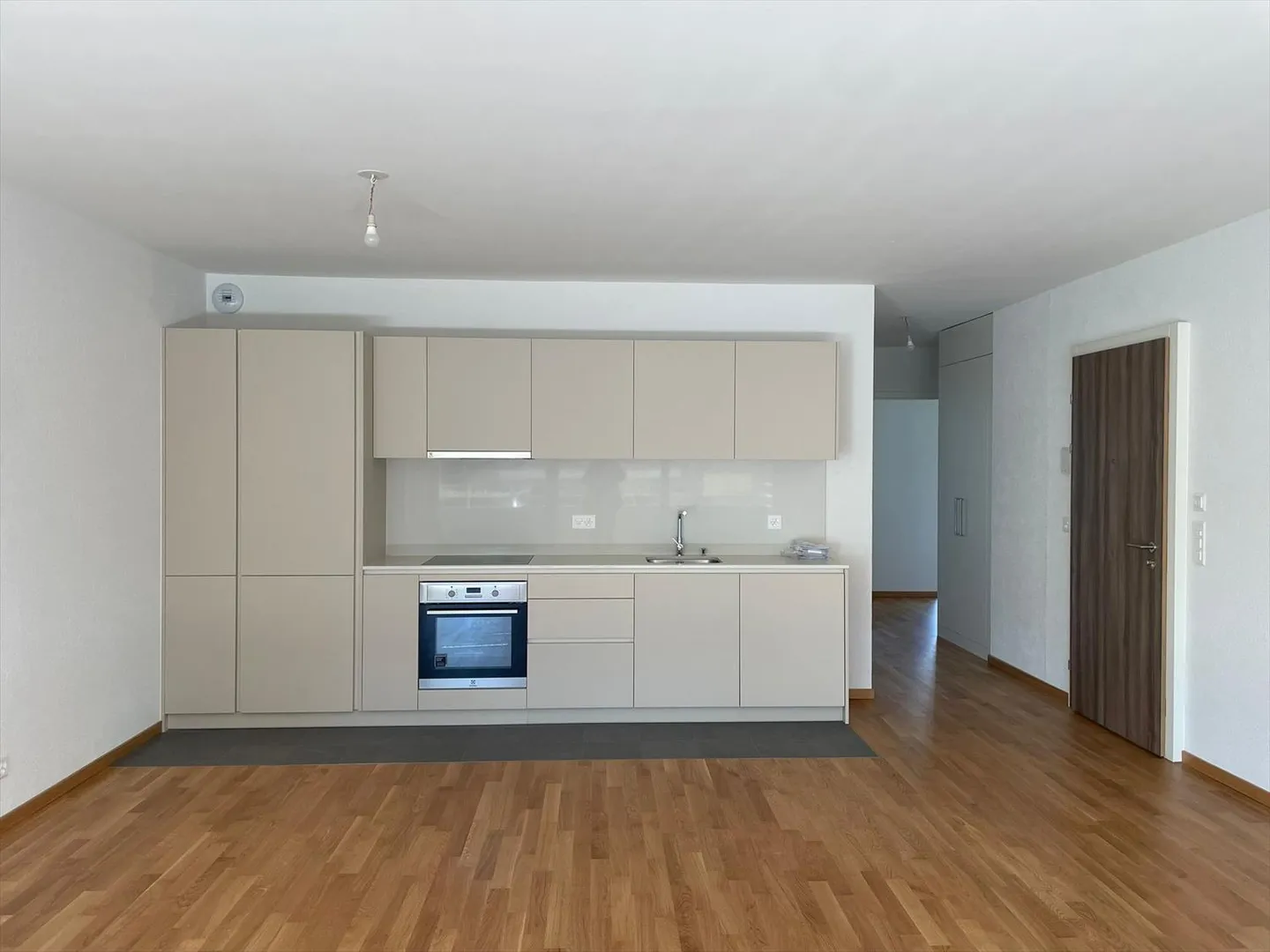 5-room apartment - Photo 1 of 10