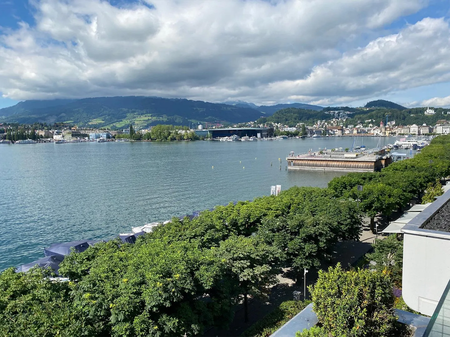 Emplacement de rêve avec vue sur la Haldenstrasse dans la ville de Lucerne - Photo 2 sur 10