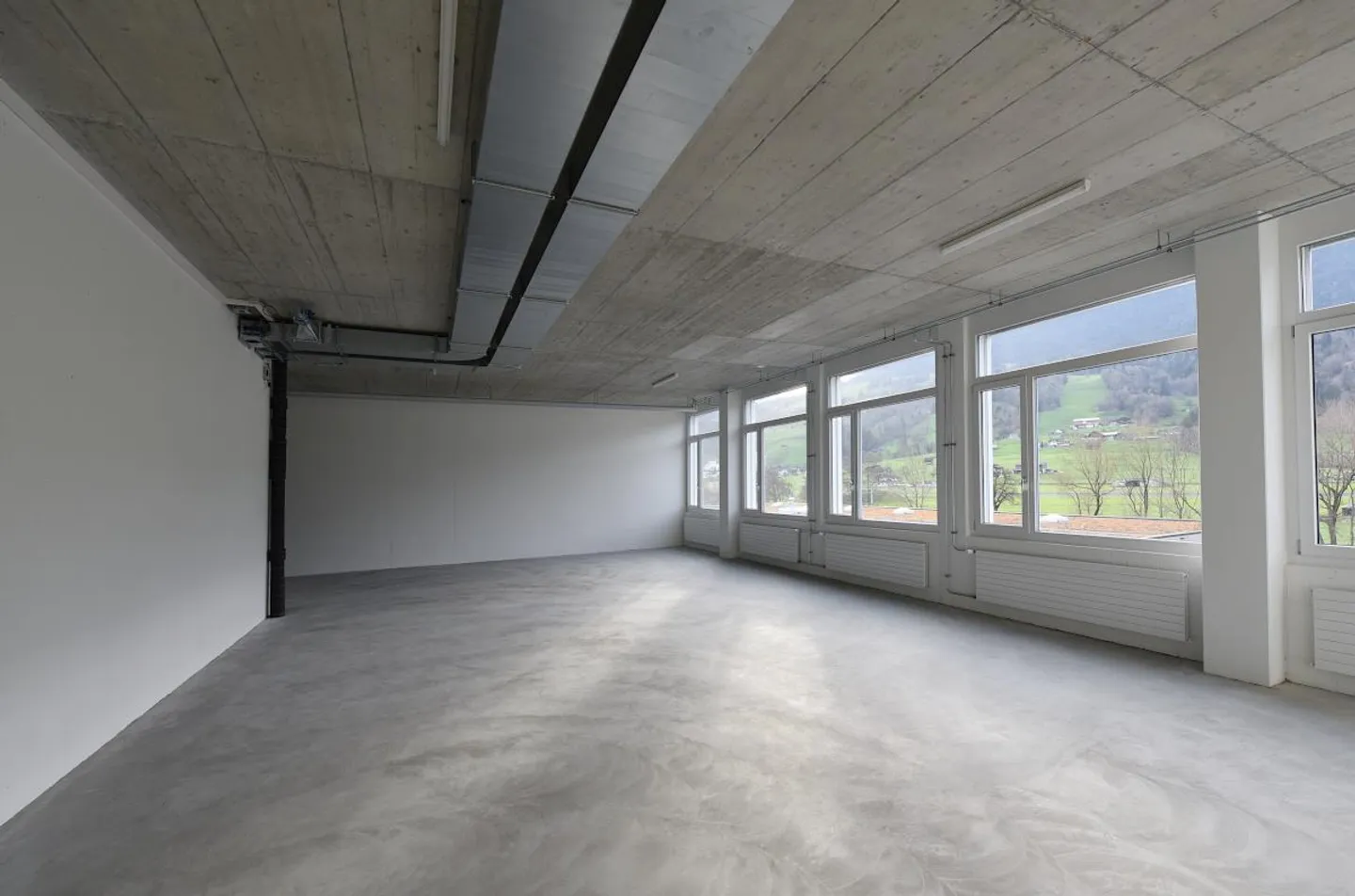 Espaces de bureau et commerciaux attrayants à louer à Sarnen - Photo 3 sur 8