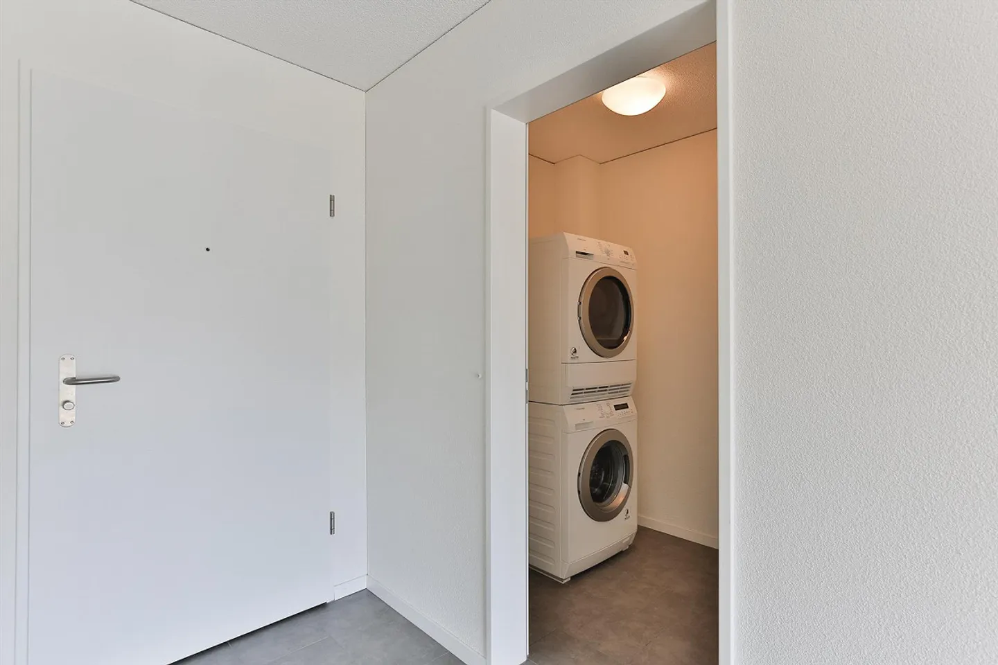 Spacious 2.5-room apartment in a quiet location! - Photo 6 of 11