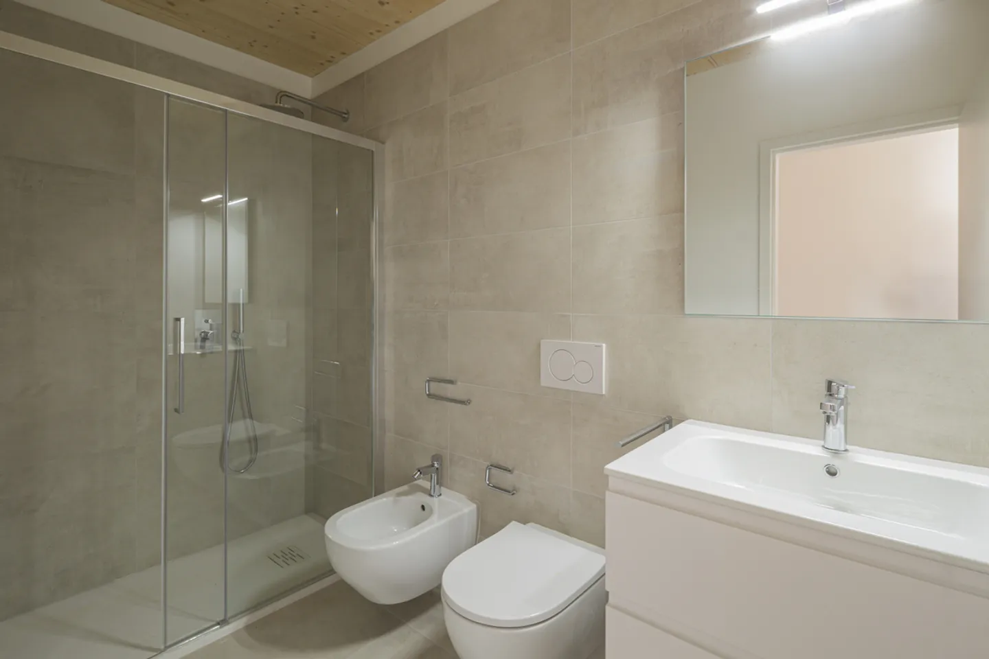 Appartamento moderno con balcone - Foto 3 di 4