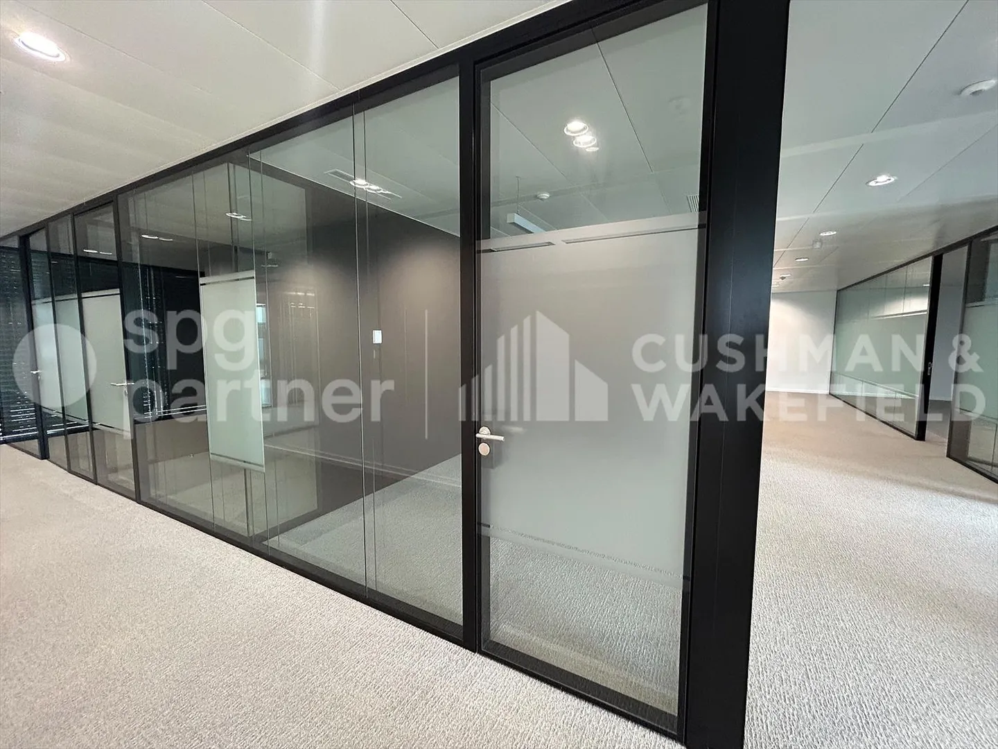 Plug & Play Offices in a Prestigious Building in Terre Bonne Nyon - Photo 8 of 13