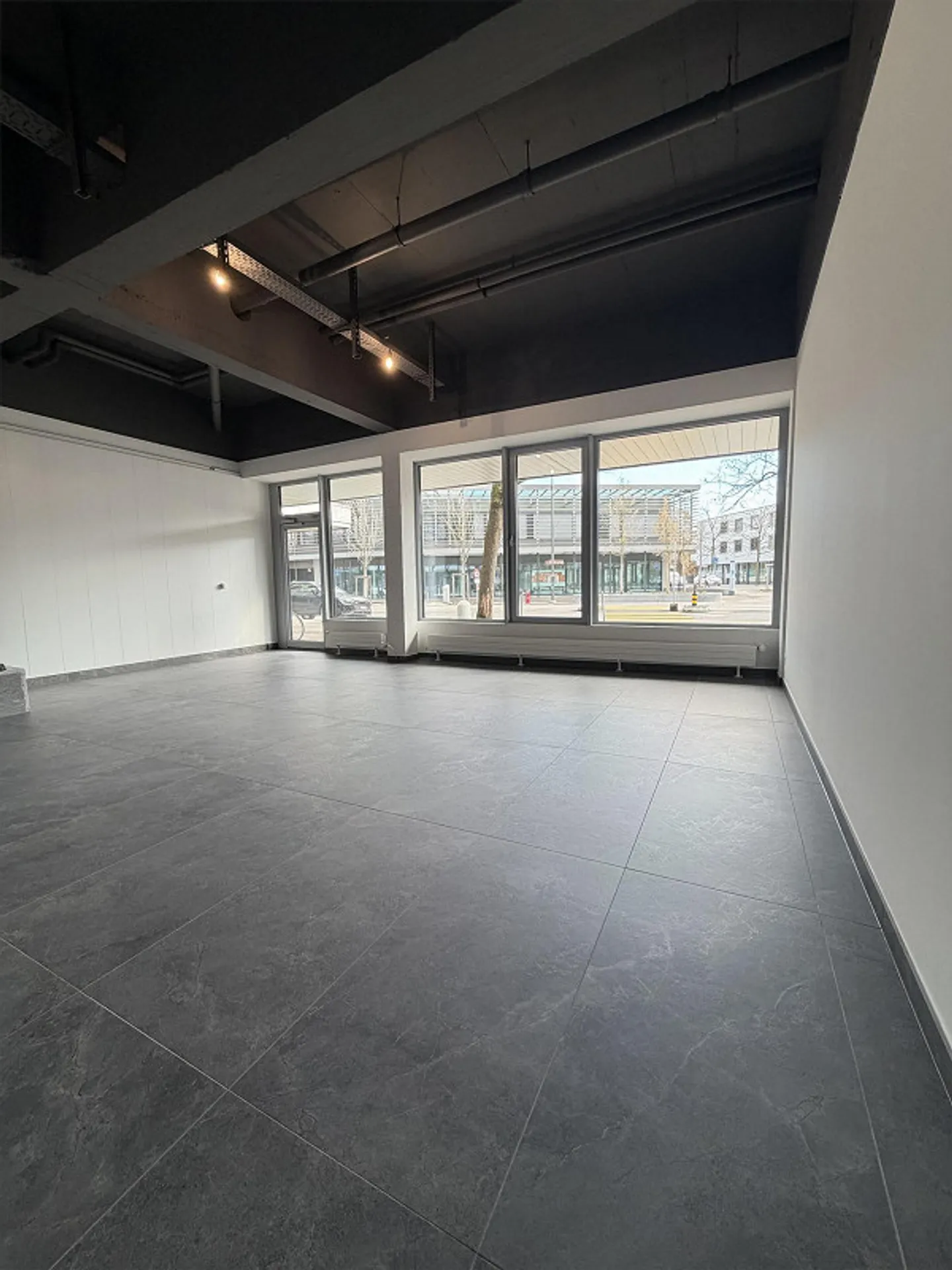 Gewerberaum mit Lagerfläche - Foto 2 von 5