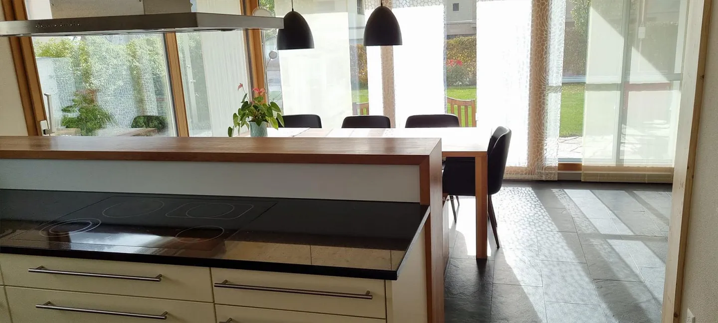 Casa spaziosa con 6 1/2 stanze - Foto 3 di 9