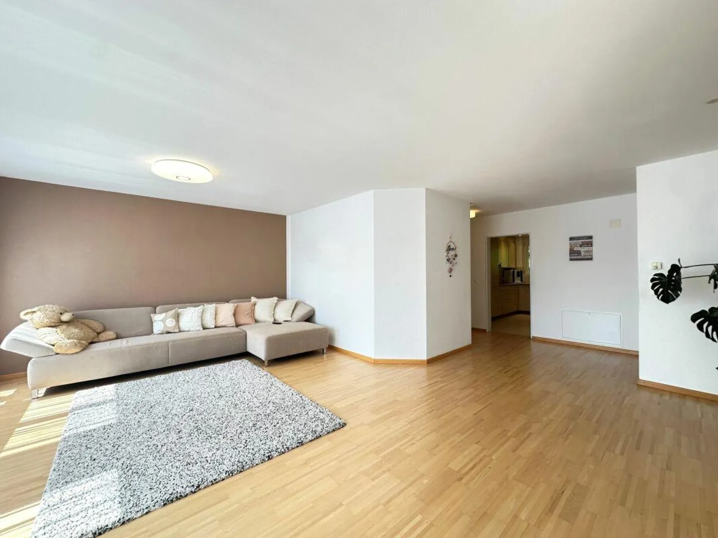 Well-maintained and bright 4.5-room apartment with elevator - Photo 2 of 11