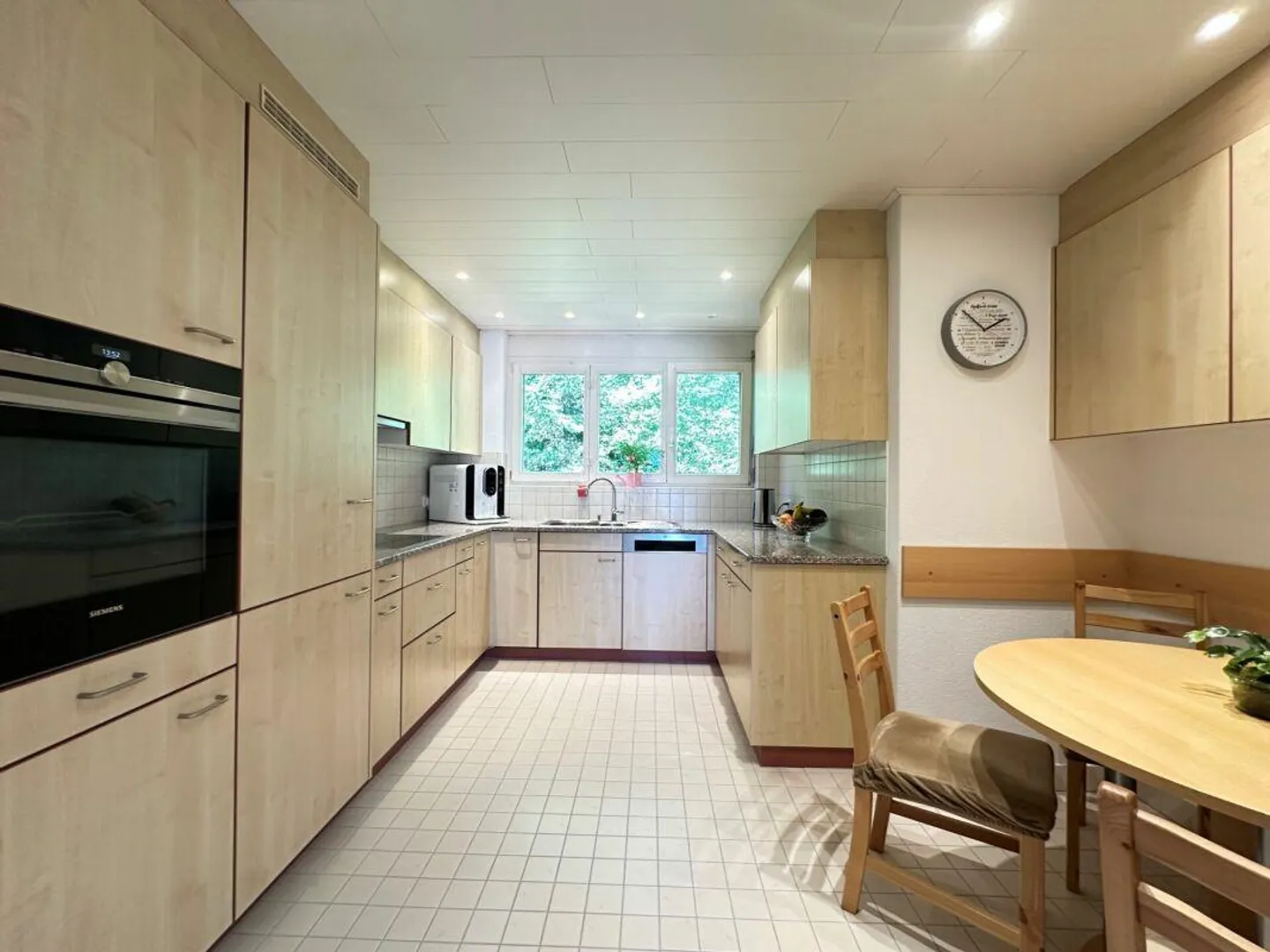 Well-maintained and bright 4.5-room apartment with elevator - Photo 5 of 11