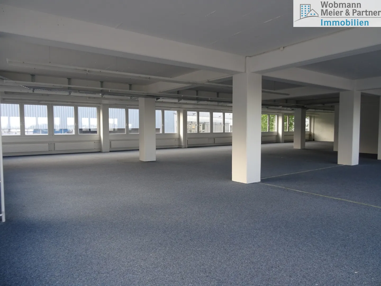 Attractive commercial space in a central location - versatile use - Photo 2 of 11
