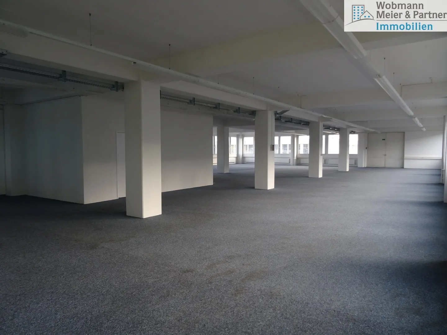 Attractive commercial space in a central location - versatile use - Photo 3 of 11