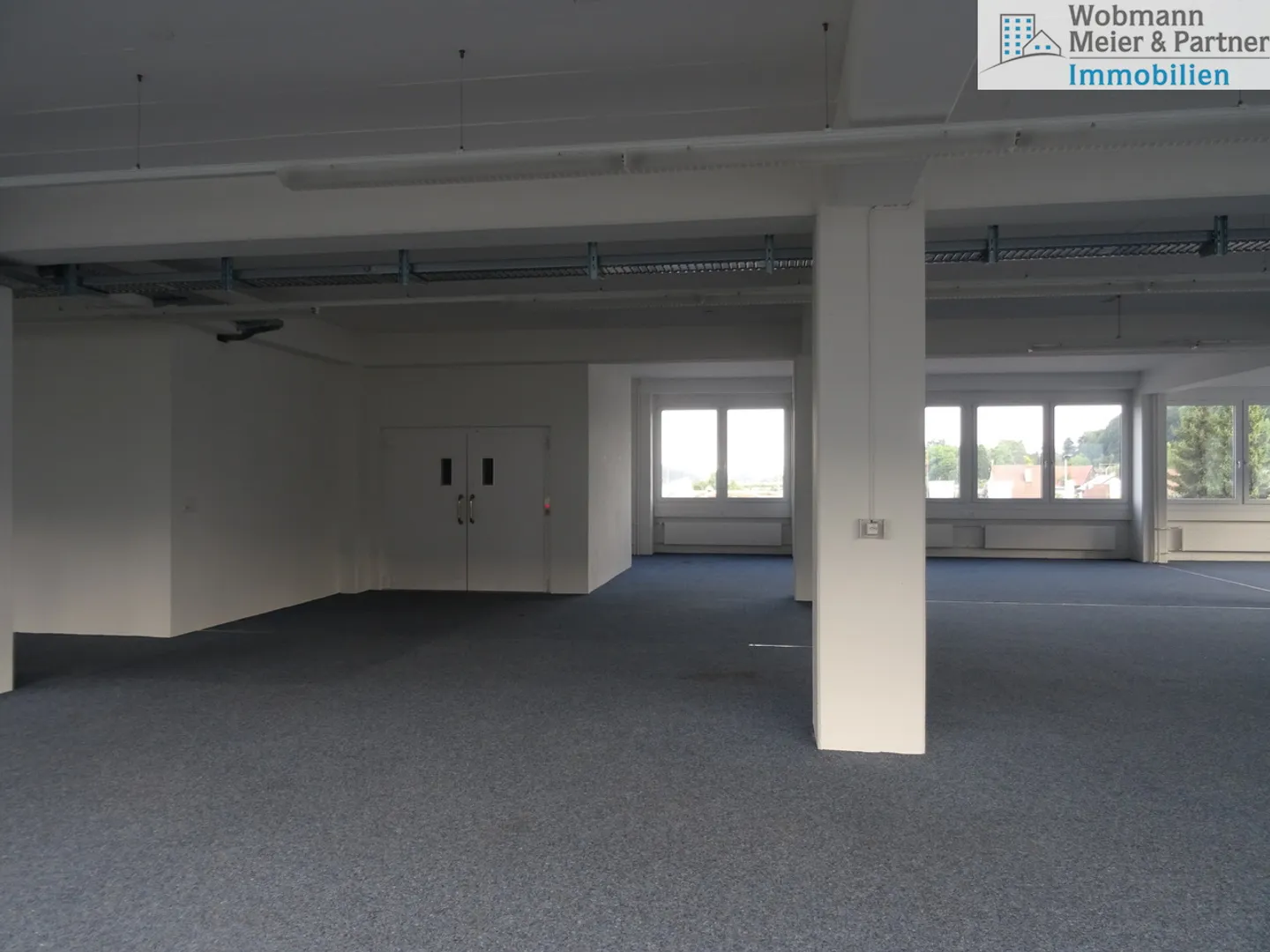 Attractive commercial space in a central location - versatile use - Photo 4 of 11