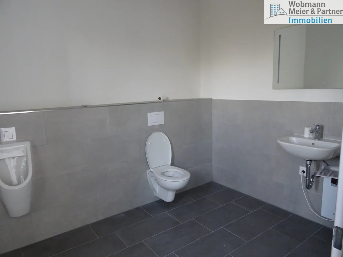 Attractive commercial space in a central location - versatile use - Photo 8 of 11