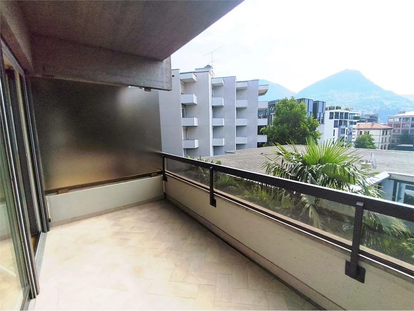 Lugano Centre (Via Cantonale) - Elegant and Bright Studios for Rent - Photo 2 of 5