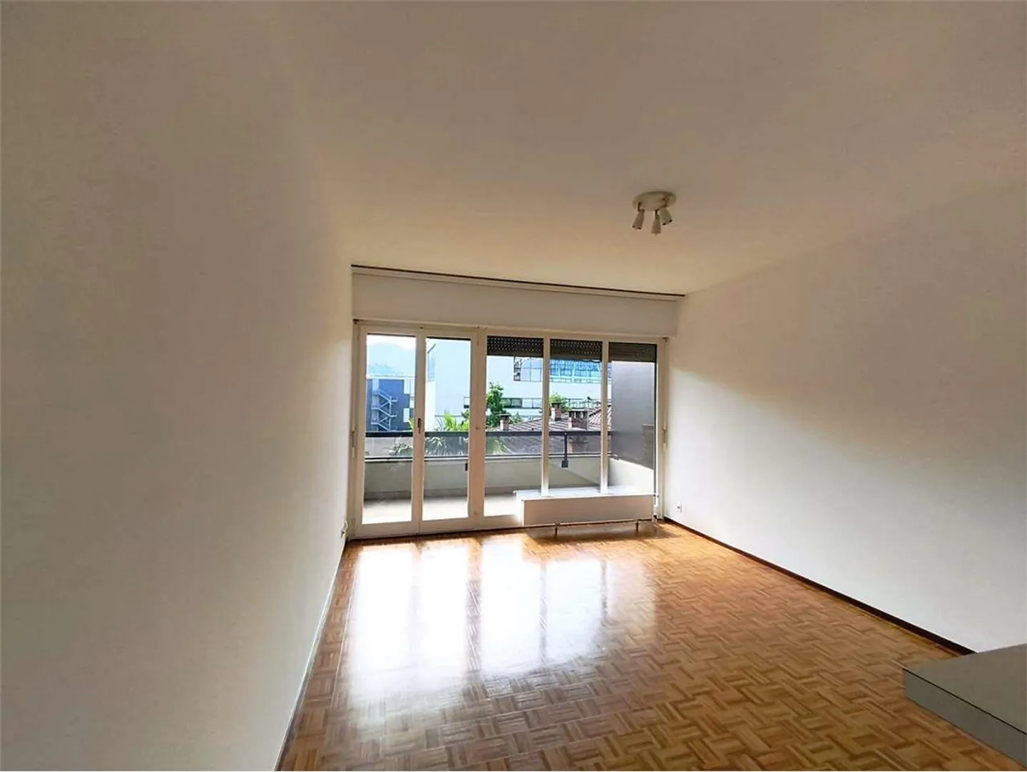 Lugano Centre (Via Cantonale) - Elegant and Bright Studios for Rent - Photo 5 of 5