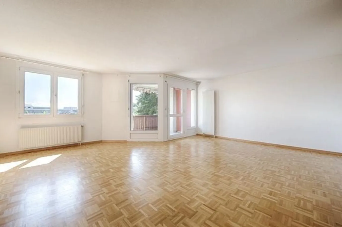 Charming, partially renovated apartment in a central location - Photo 3 of 7