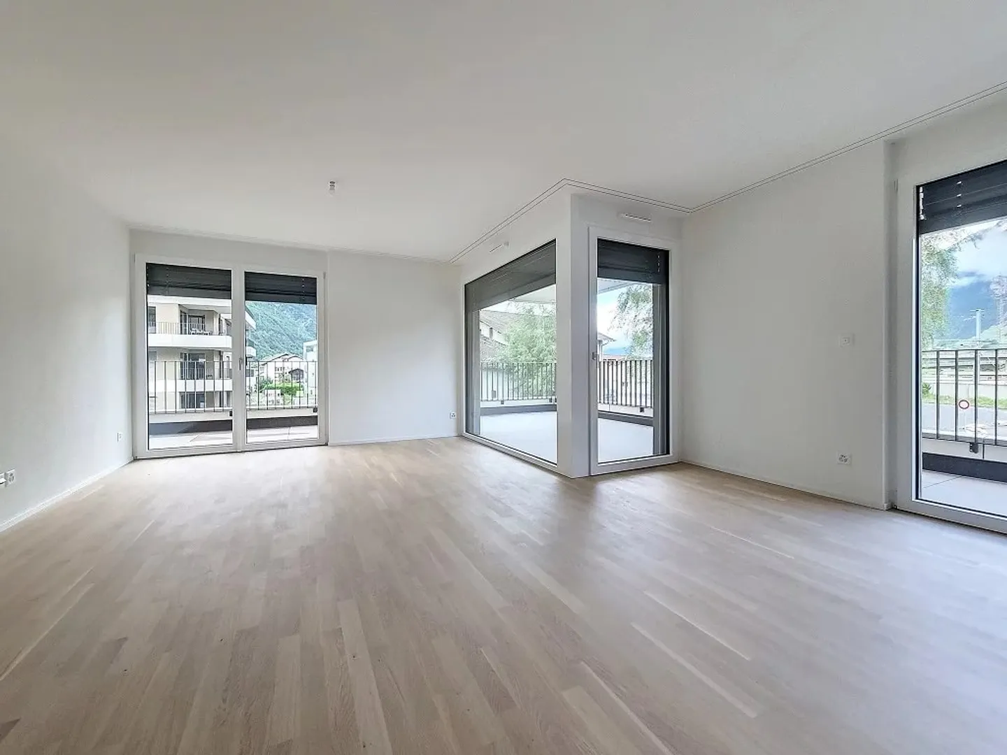 Bright 3.5 Room Apartment - Photo 2 of 10