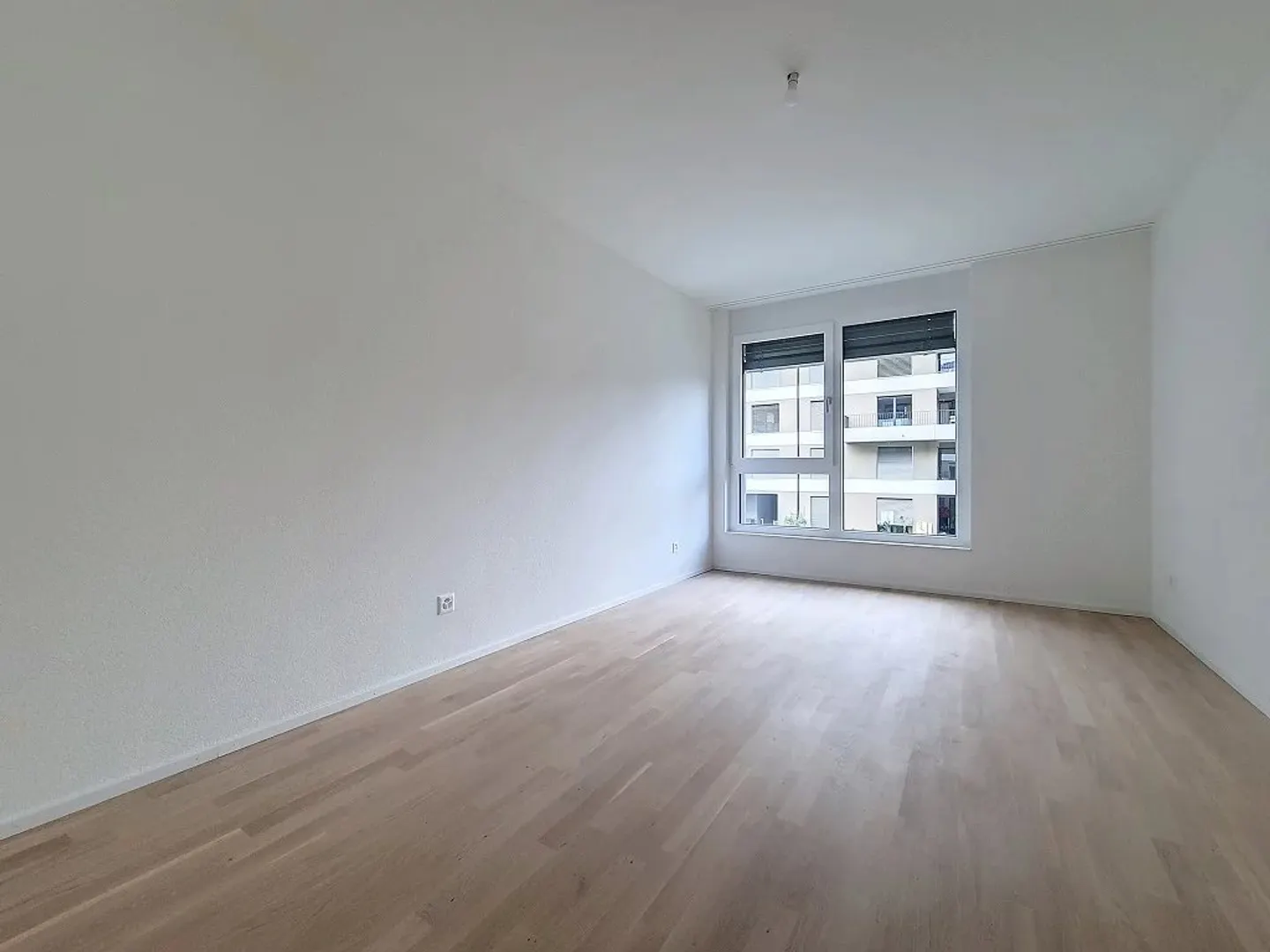 Bright 3.5 Room Apartment - Photo 3 of 10