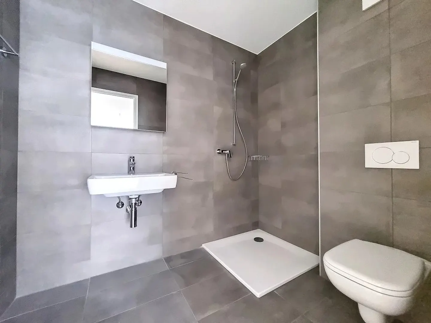 Bright 3.5 Room Apartment - Photo 4 of 10